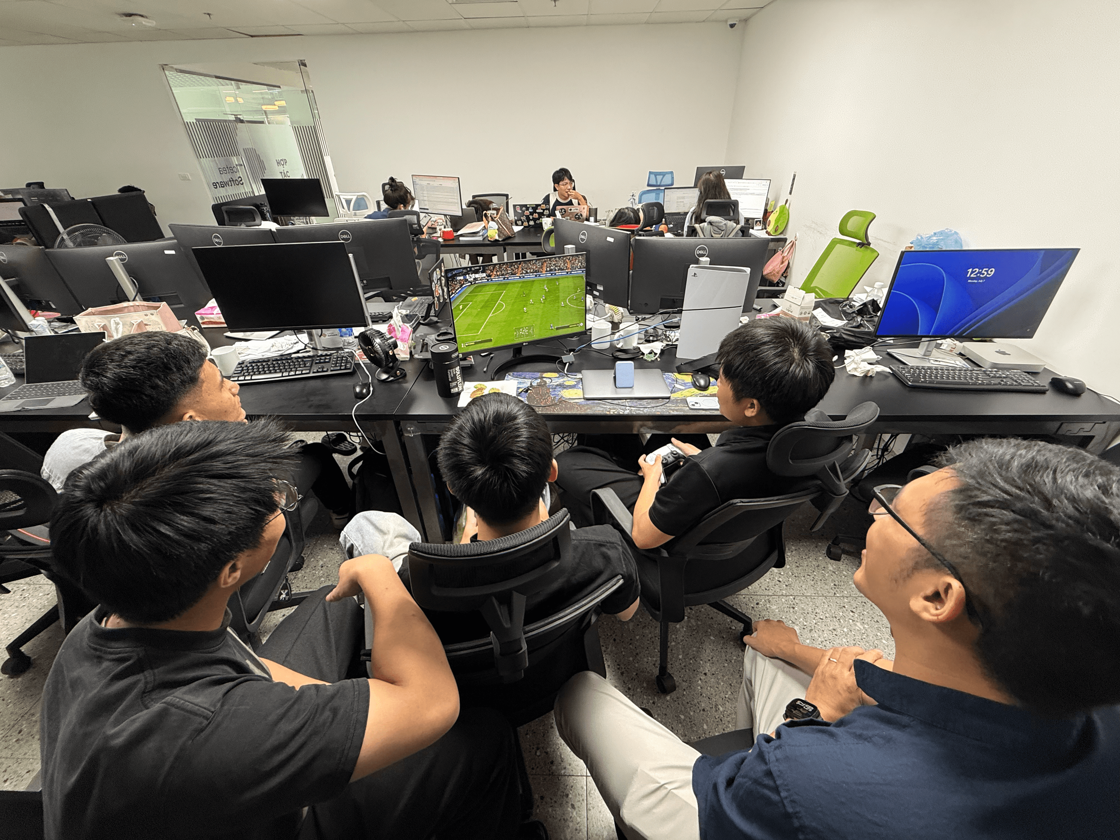 Giải lao sau giờ làm việc